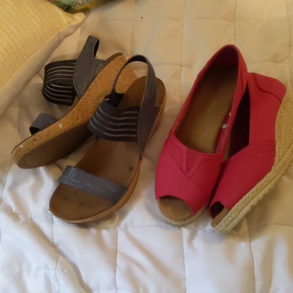 Sketchers - Size 9 - Picture 1 of 1